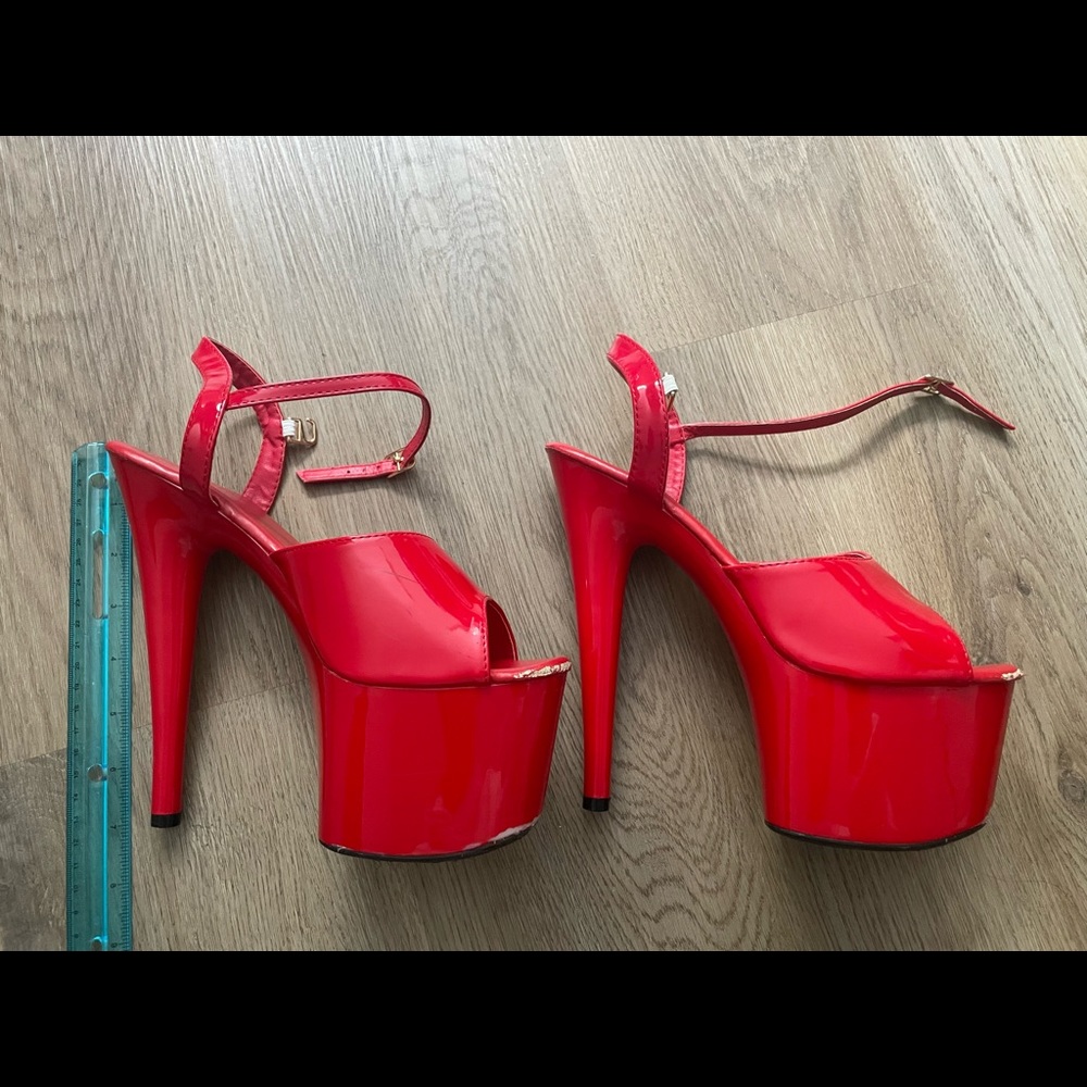 Pole dancer shoes. Used. Heels 7 inch, the size says 40 (US 9). Please see pics